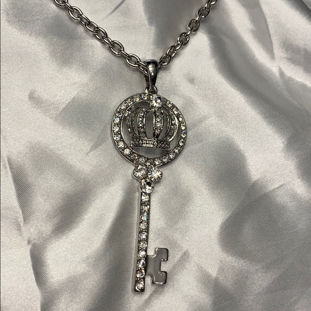 Fashion Key with Crown Rhinestone Pendant Necklace